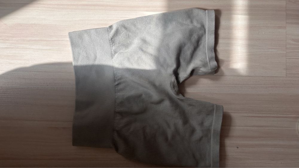 Серые спортивные шорты