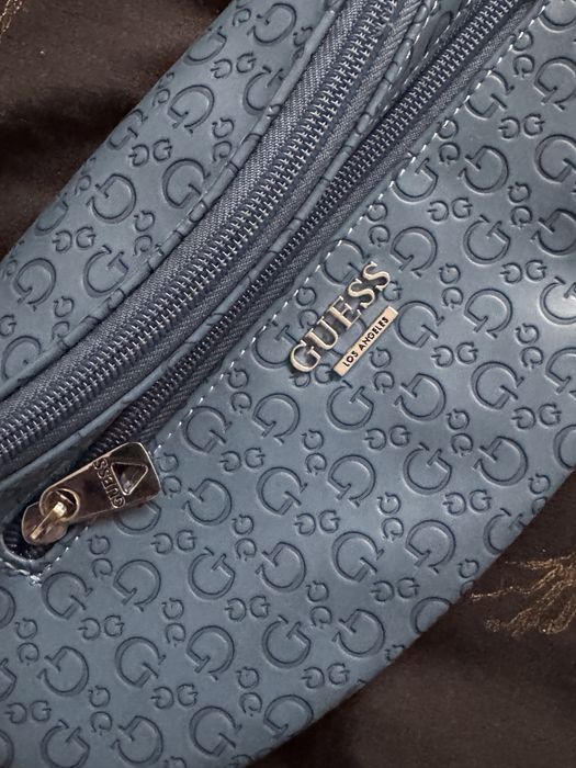 Borseta Guess.