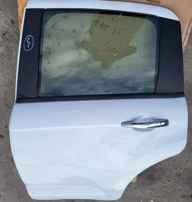 Vindem usa stanga spate complecta pentru Citroen C 3 din 2013