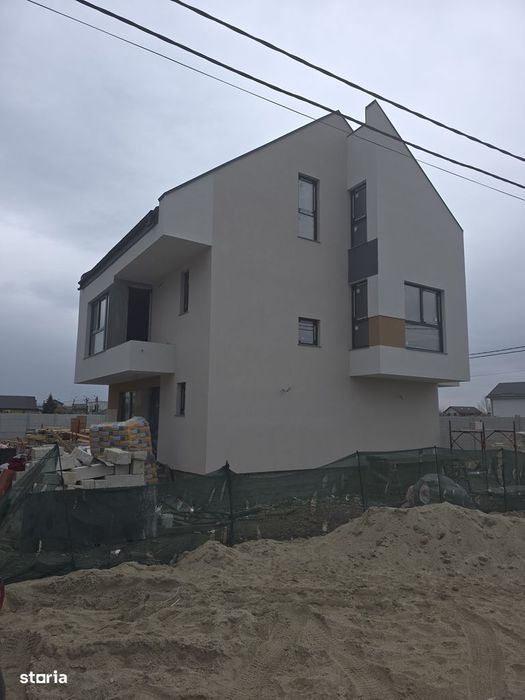 Casă nouă cu 5 camere și mansardă