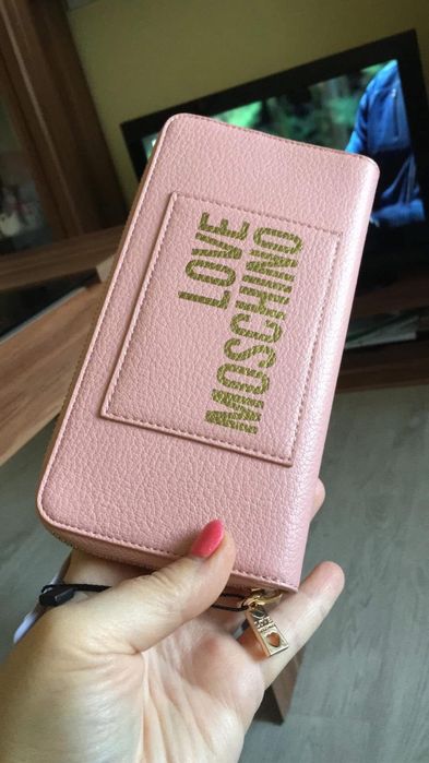 Нови маркови портмонета,,Love Moschino