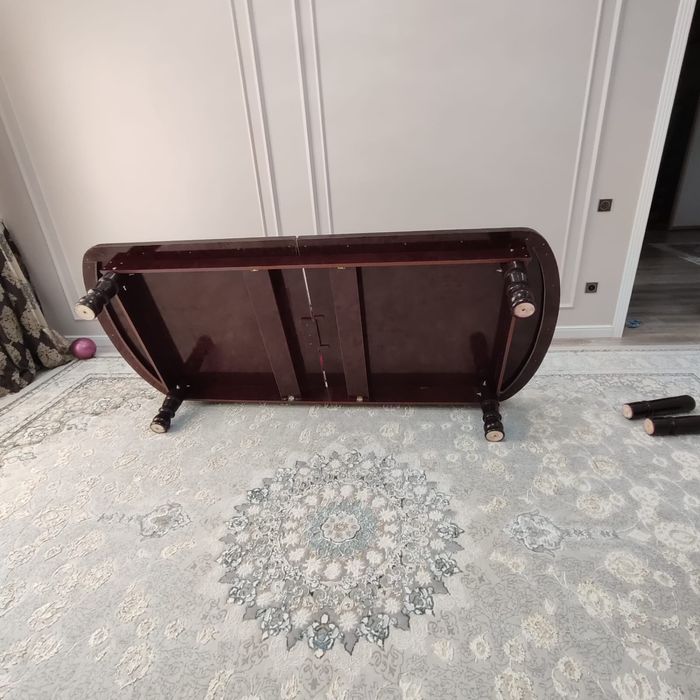 Продоется стол 2х2,5 в хорошом состаяние