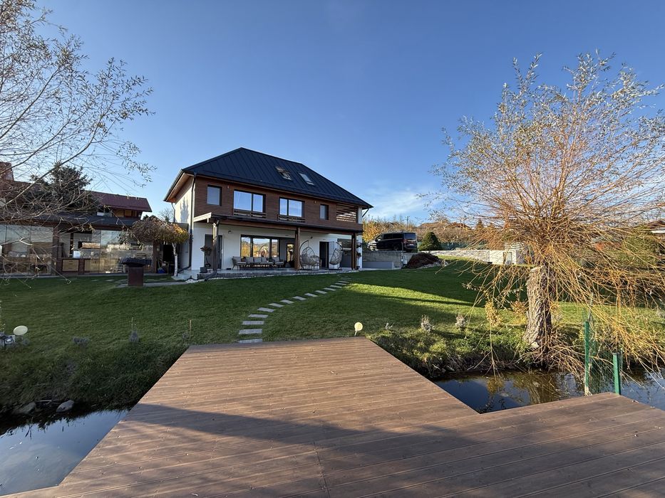 Inchiriez Villa Moderna cu Piscina pe malu Lacului Geaca  Jud  Cluj * 9-13 pers capacitate *