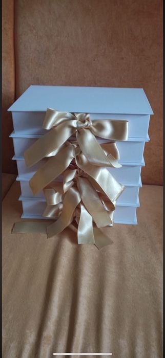 Кутии с панделка 22/16/4 см