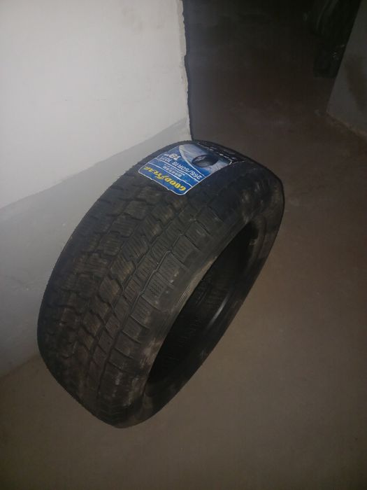 Шины зимние  GoodYear