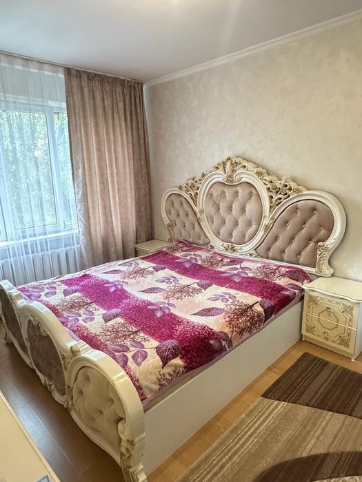 Двуспальный кровать и 2 тумбы