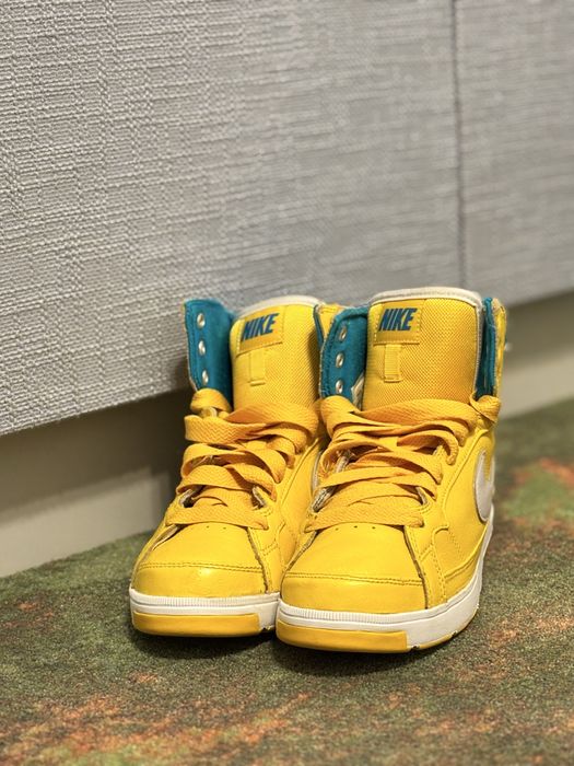 Nike Air Troupe Mid Galbeni