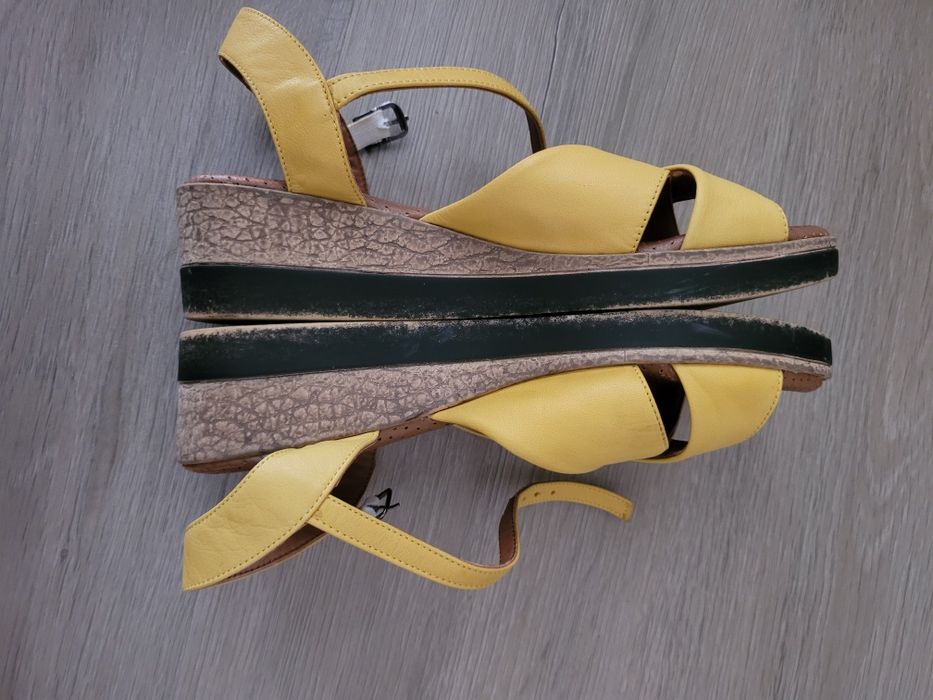 Sandale din piele galbene