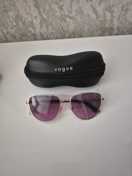 Продавам слънчеви очила