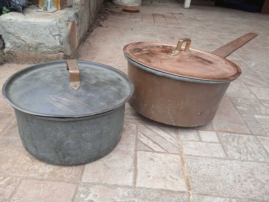 Стар  меден съд от преди много години.