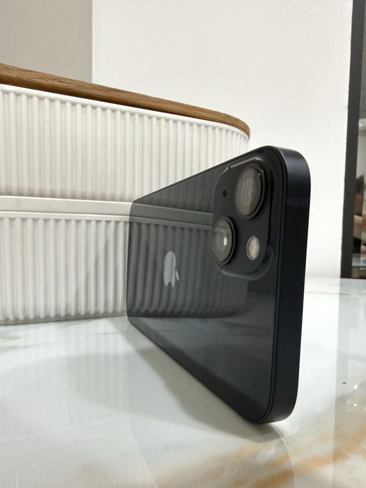 Продам Айфон IPhone 13