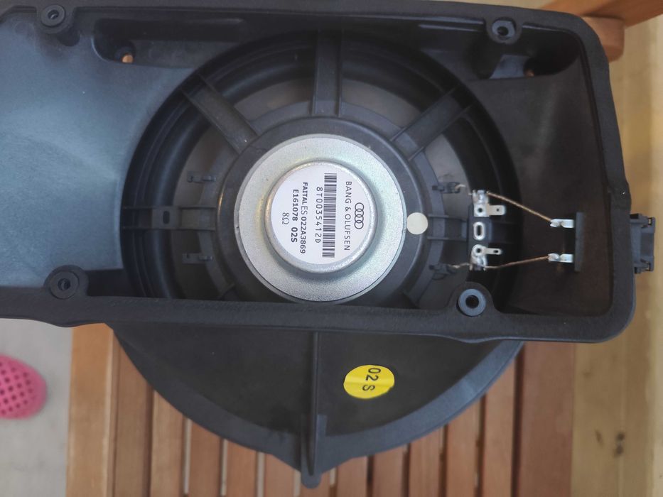 Усилвател за Ауди B&O със субуфер към него оригинален .