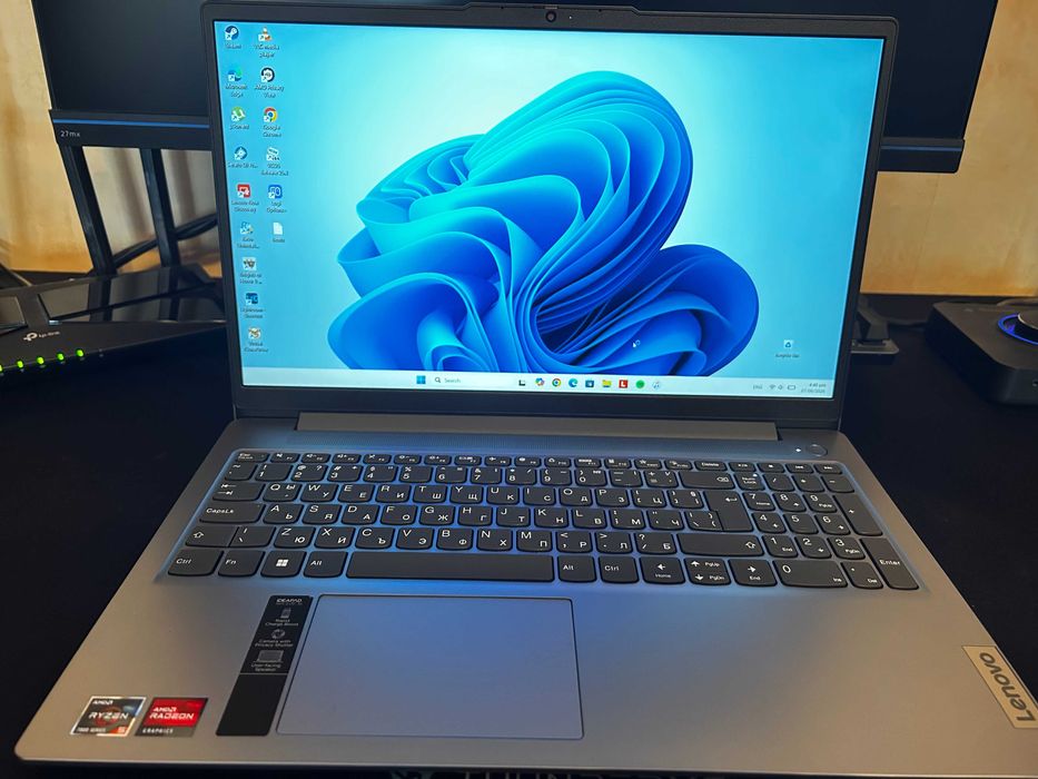 Лаптоп LENOVO IdeaPad Slim 3 15AMN8 82XQ00TNBM 15.6 "