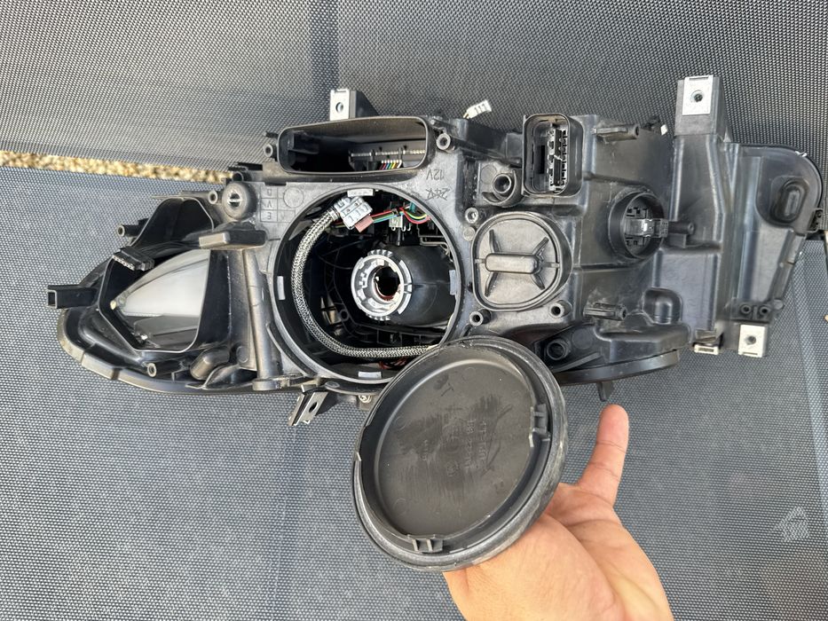 Far BMW Seria 5/F10 Bi-Xenon Adaptiv  ca nou!  Germania !