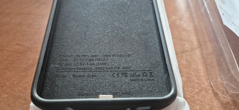 Продавам калъф за Samsung S10+ с вградена батерия 5000 mA - 35 евро