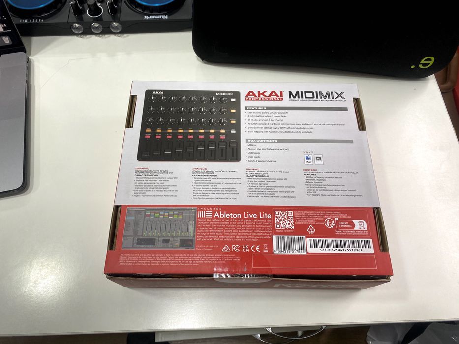 AKAI MIDI MIX  Миди контроллер