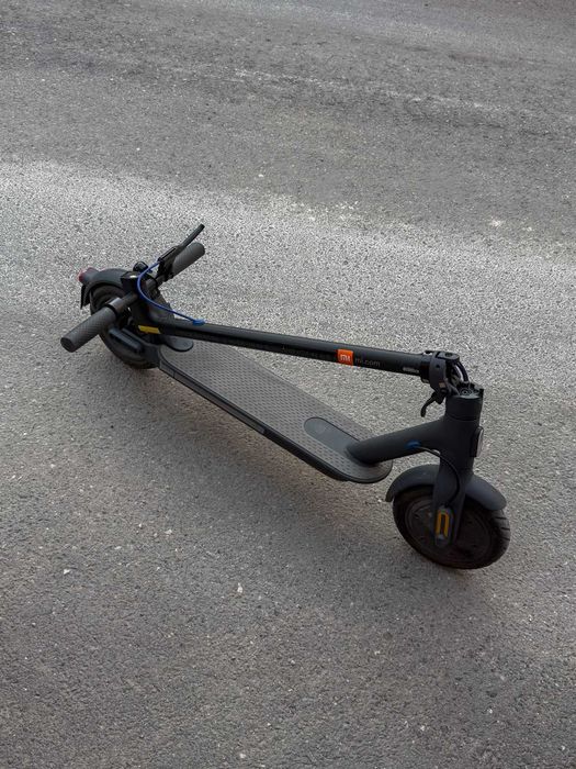 Trotineta electrica Xiaomi Electric Scooter 3, Putere Motor 300 W, Viteza Maxima 25 Km/h, Negru