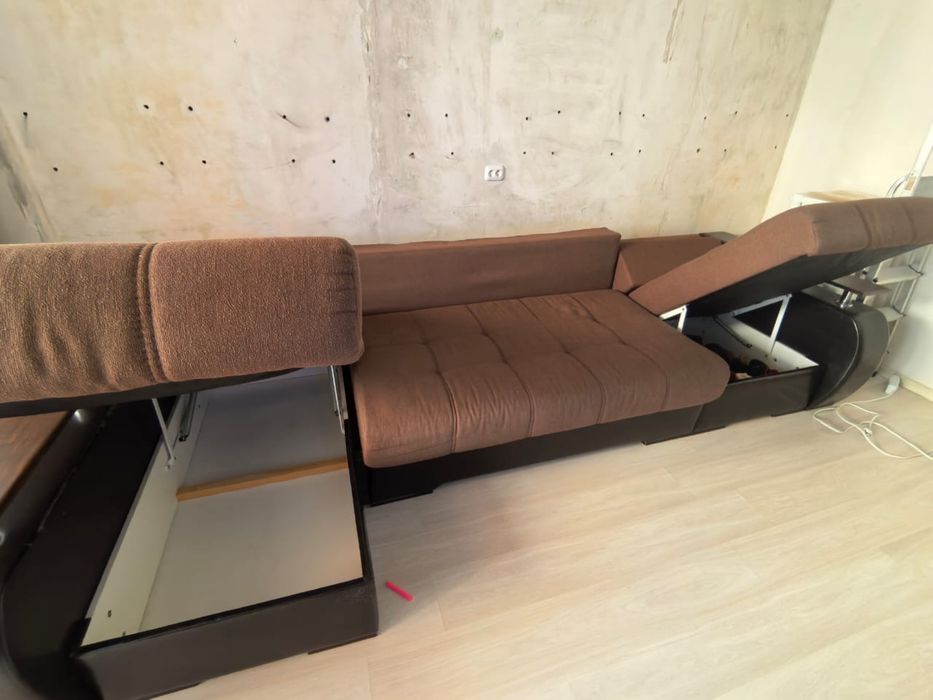 Диван коричневый