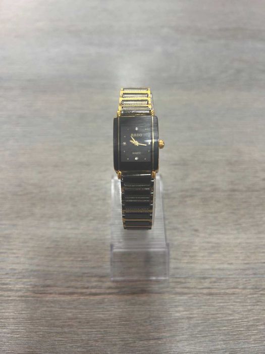 Продавам дамски часовник RADO