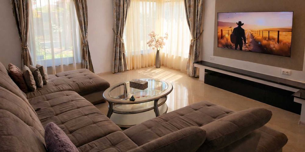 Vilă modernă elegantă în Ploieștiori (Blejoi) | 600 mp teren | Complet mobilată | Șemineu | 3 băi | Gata de mutare