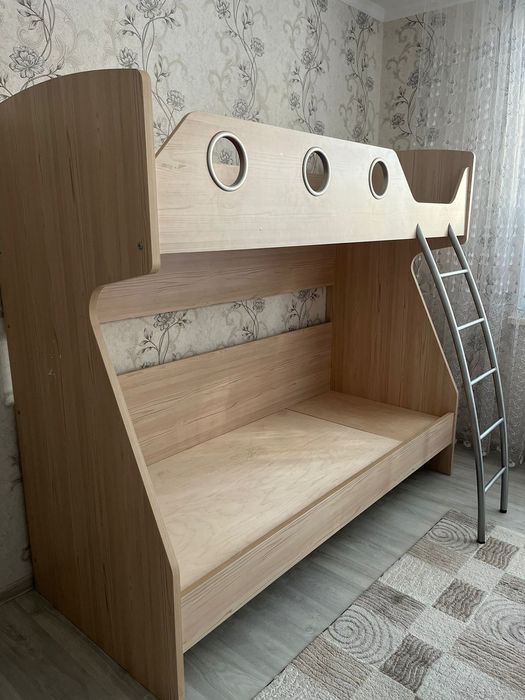 Продам колыбельную кроватку