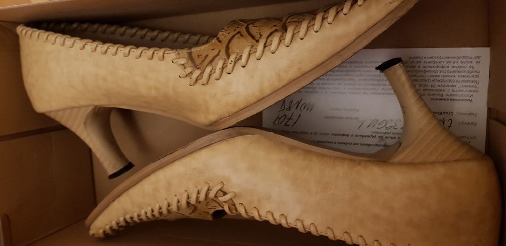 Продавам обувки естествена кожа, бежово с кафяво.