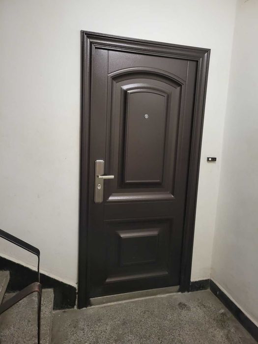 Дава се под наем Тристаен апартамент в Русе, Център - 80 кв.м за 357 € - Снимка #1