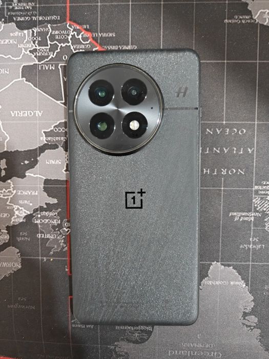 Oneplus 13, 12GB RAM, 256GB, Black Eclipse, încă în garantie