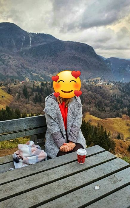 Palton cu mâneci de fas și gluga