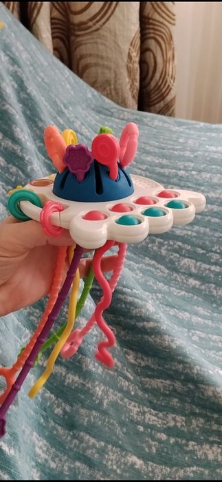 Продам развивающую игрушку для малышей