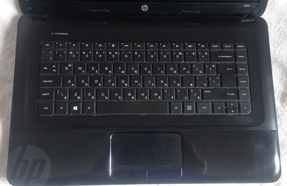 Лаптоп HP 2000 TPN-I108