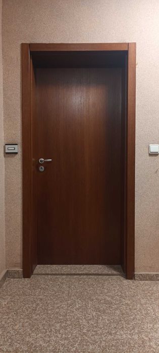 Продавам входна врата за апартамент