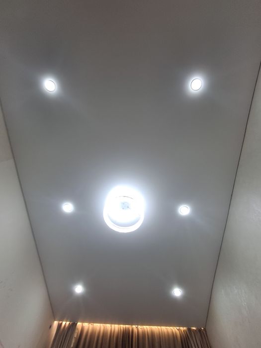 Натяжные потолки .