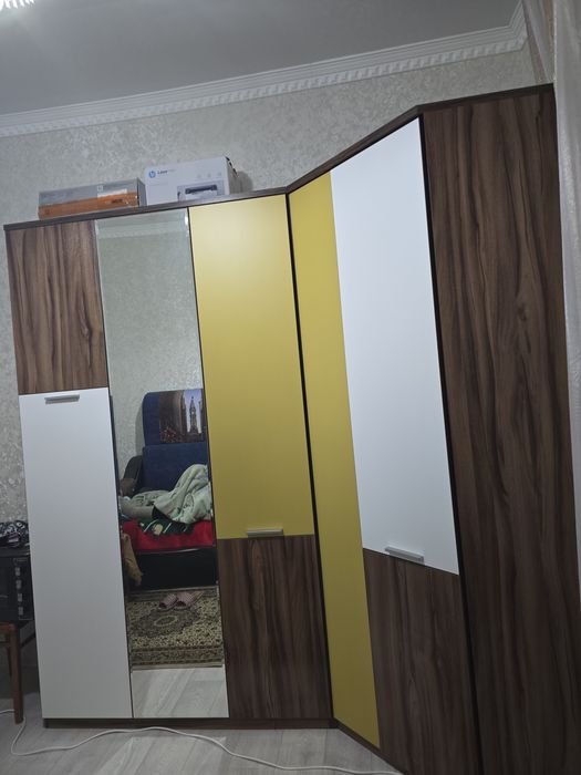 Угловой шкаф для одежды