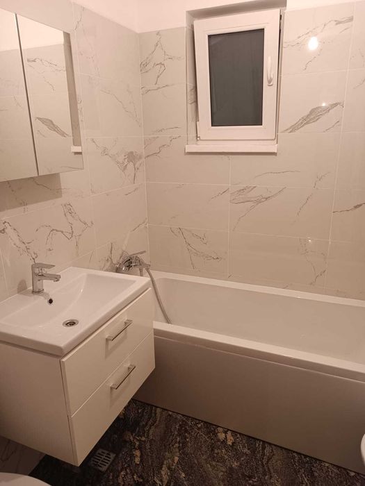 Inchiriez apartament 3 camere bloc nou, proprietar