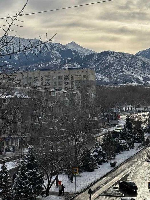 Продам 3-комнатную квартиру в Орбита-4 кирпичный дом