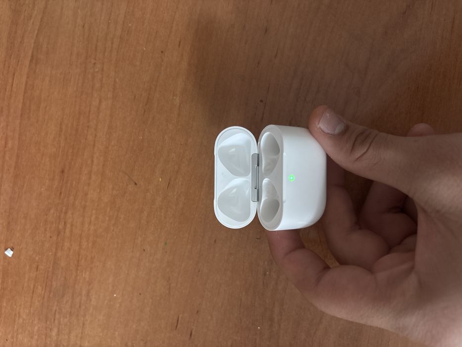 Оригинальный кейс AirPods 4 (USB-C)