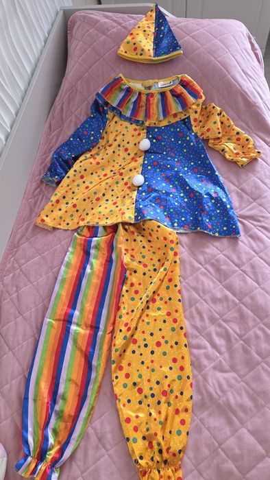 Продам разные  костюмы.