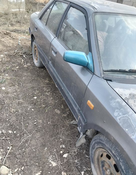 Машина Мазда 323