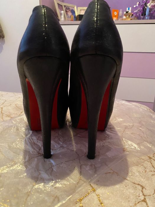 Обувки на висок ток