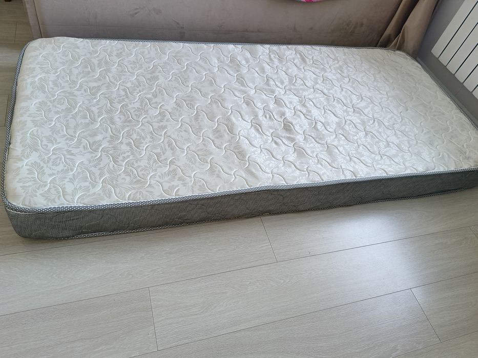 Продам матрас размер 90х200