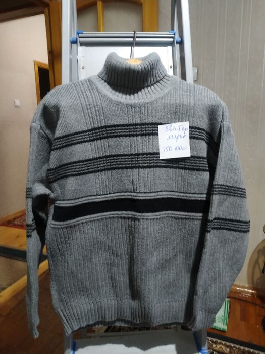 Продам вещи теплые свитера