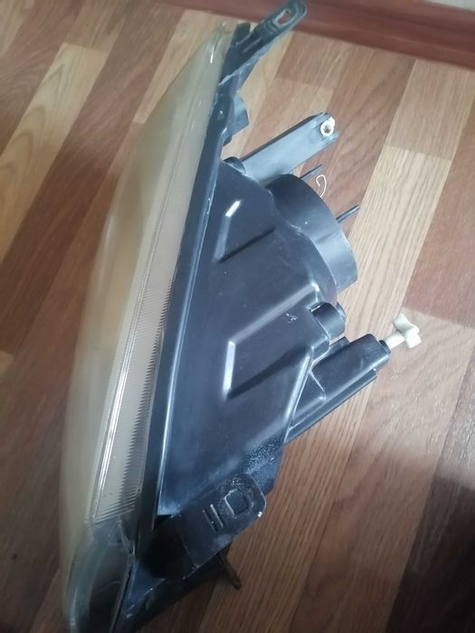 Фара передняя правая на Lada Granta