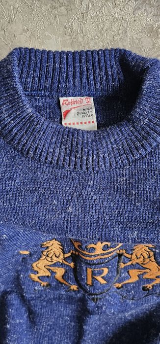 Продам свитшот и джемпер новые.