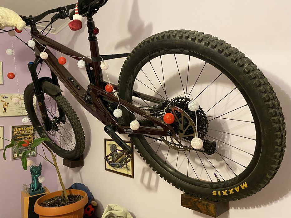 Suport biciclere/trotinete perete