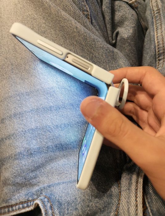 Z flip 7 с 2 години гаранция и една година застраховка + калъфи