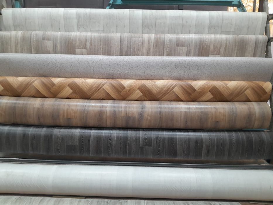 Широкий выбор линолеума и плинтуса