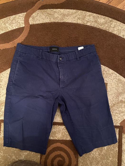 Pantaloni chino scurti Reserved