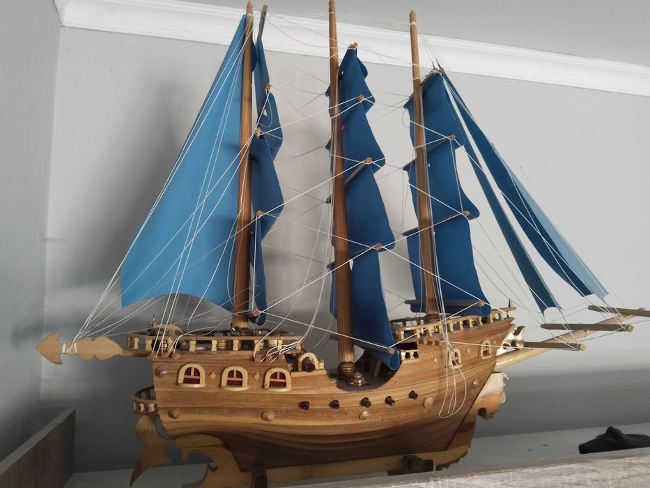 Корабль деревянный ручной работы