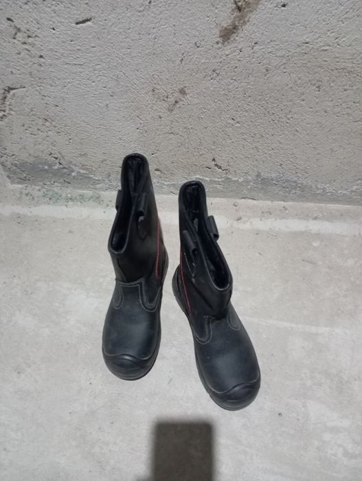 Продам спец.ботинки летние